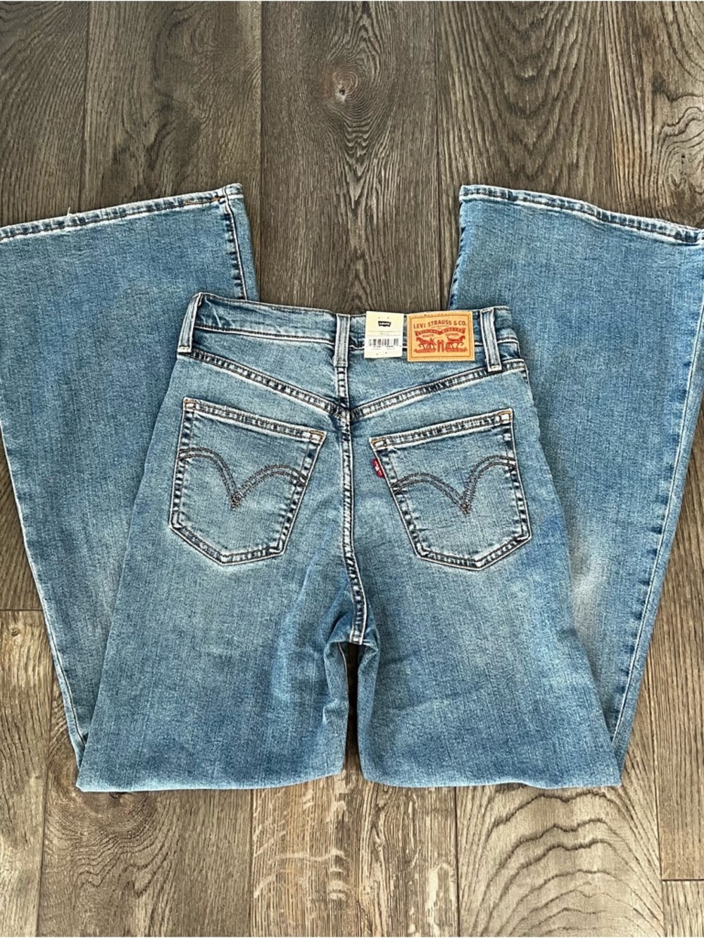 LEVI’S NWT Ribcage Bell Leg High Rise Denim Jeans Size 28 - Picture 5 of 13